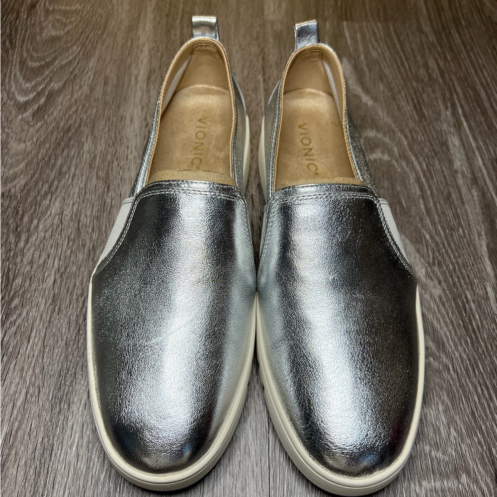 Vionic Women's Metallic Silver Loafers